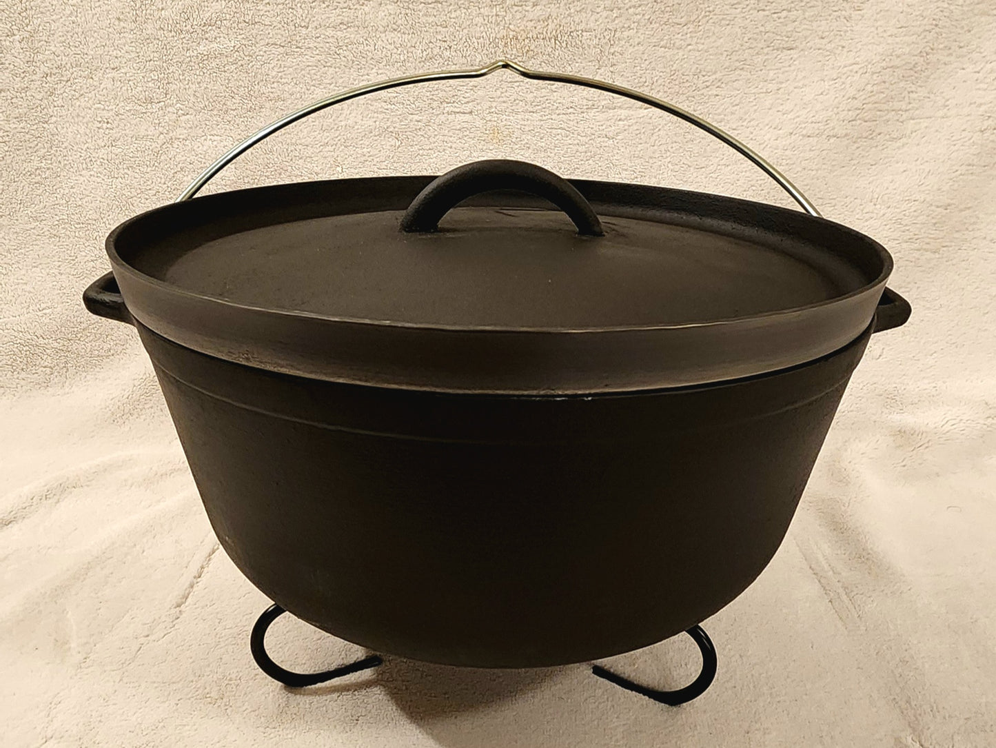 Cast Iron Dutch Oven